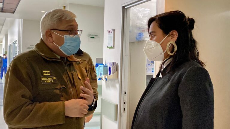 Ministra Siches visitó a carabinero baleado en La Cisterna