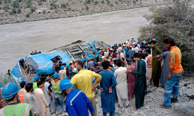 Pakistán: 19 muertos y 14 heridos tras trágico accidente de tránsito