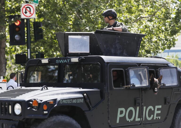 Estados Unidos: Arrestan a sujeto que disparó y se atrincheró en su casa en Florida