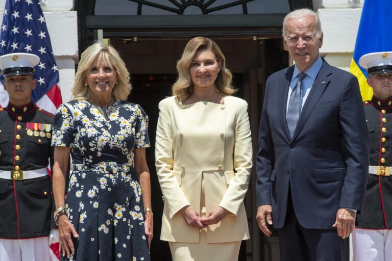 Jill Biden recibe a la primera dama ucraniana para hablar del apoyo de EE.UU. en la guerra