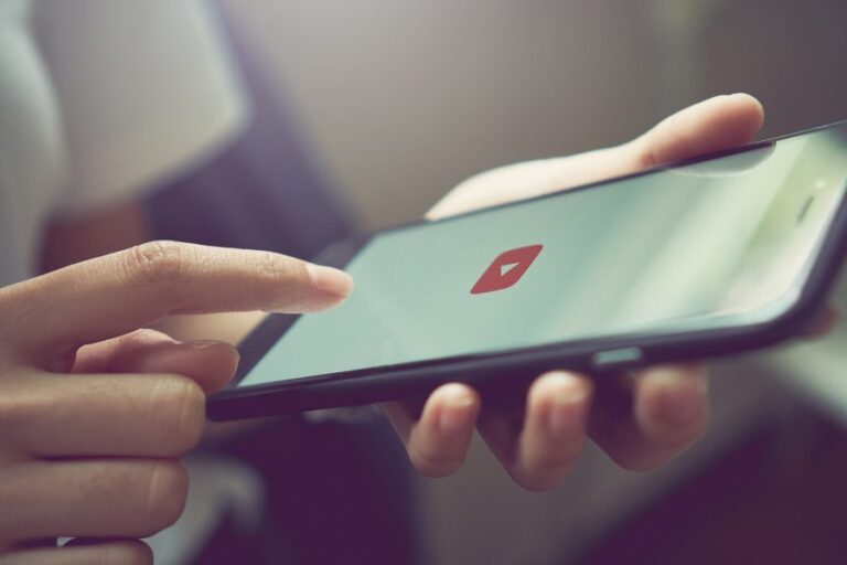 YouTube eliminará información errónea o falsa relacionada con el aborto