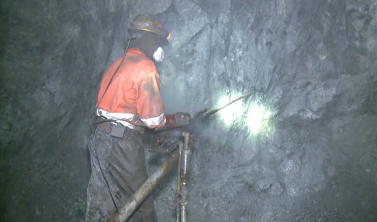 Esfuerzos y programas para reforzar la seguridad en la pequeña minería