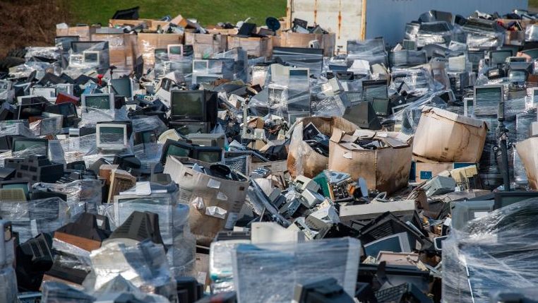 Innovar o morir: Las consecuencias de la obsolescencia programada y sus desechos