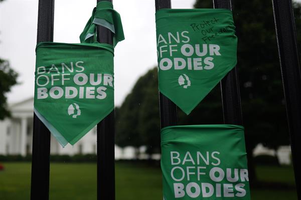 Kansas se convierte en el primer estado de EE.UU. en ratificar el derecho al aborto