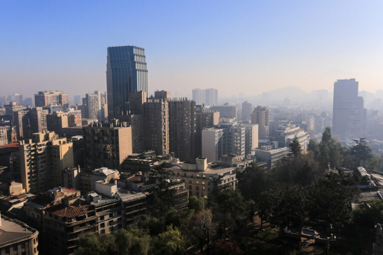 Bloomberg: Chile recupera su lugar como el país más seguro para invertir en Latinoamérica