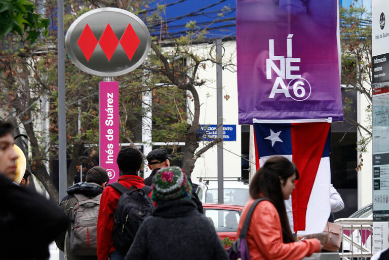 Adolescentes fueron detenidos en el Metro Inés de Suárez por robo a mano armada