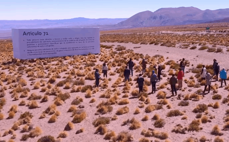 Instalan gigantografías con artículos de la propuesta de nueva Constitución en distintas regiones del país