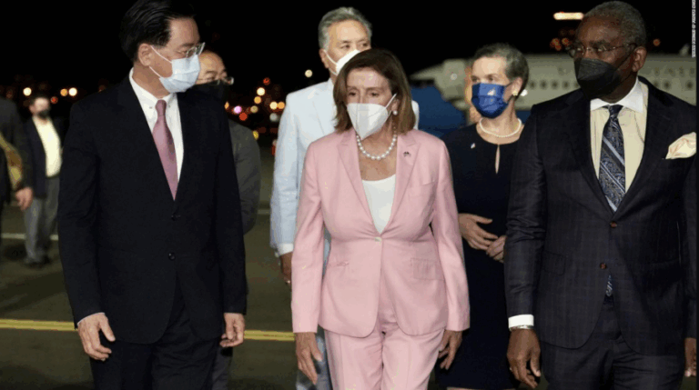 Nancy Pelosi llega a Taiwán a pesar de las amenazas de China