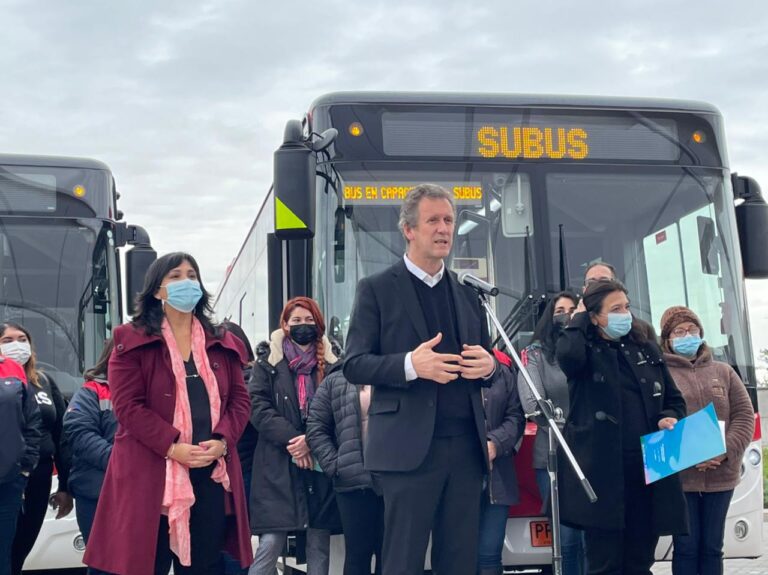 Ministerio de Transportes capacitará a mujeres de La Pintana como conductoras de RED