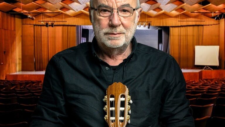 Historias, canciones y guitarras: Eduardo Gatti se presentará en el Aula Magna del Liceo Manuel de Salas