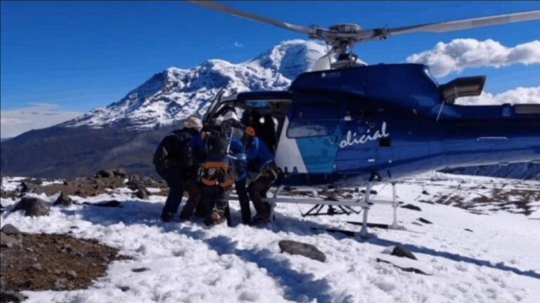 Ecuador: Tres fallecidos y cinco heridos tras una caída en el volcán Carihuayrazo