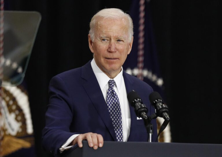 Estados Unidos: Biden valora cancelar parte de la deuda de millones de estudiantes universitarios