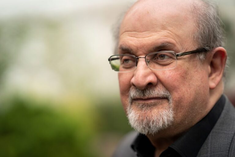 Raúl Sohr por ataque a Salman Rushdie: 