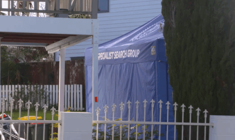 Familia compró maletas en una subasta y adentro encontró los restos de dos niños