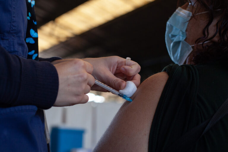 Vacuna bivalente contra el COVID-19 estará en el Programa Nacional de Inmunizaciones