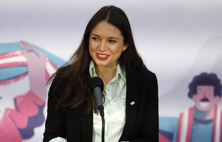 Irina Karamanos alistaría su salida de La Moneda: Fundaciones pasarían a distintos ministerios