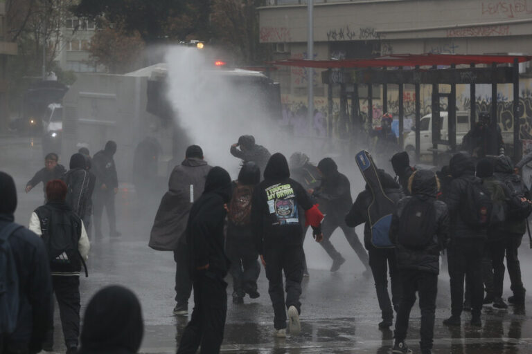 Nueva jornada de manifestaciones de secundarios: Carabineros confirmó la detención de 2 personas