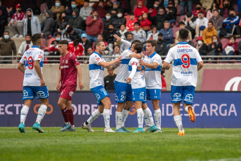 Universidad Católica goleó a un Deportes La Serena que sigue complicándose en el fondo de la tabla
