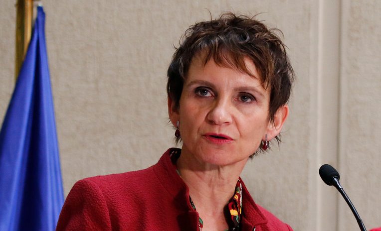 Ministra Tohá anuncia querella del Gobierno por carabinero baleado en Victoria