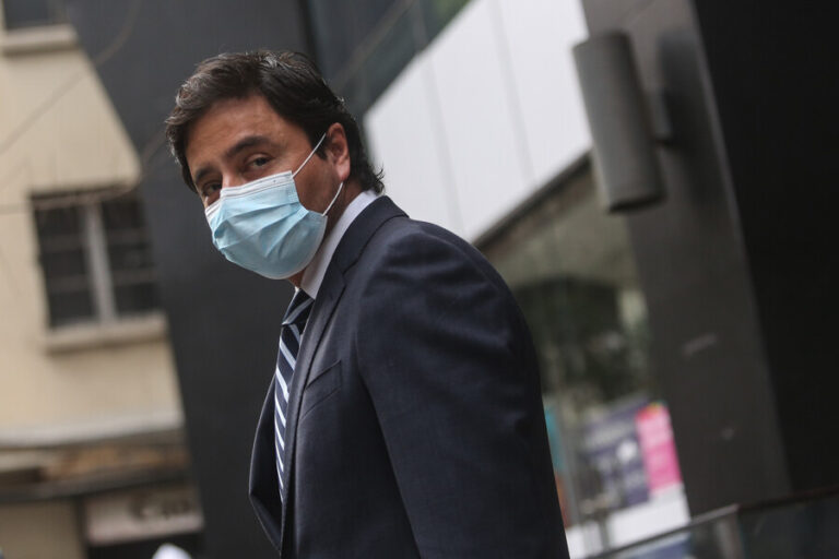 Carter critica dichos de Teillier: 