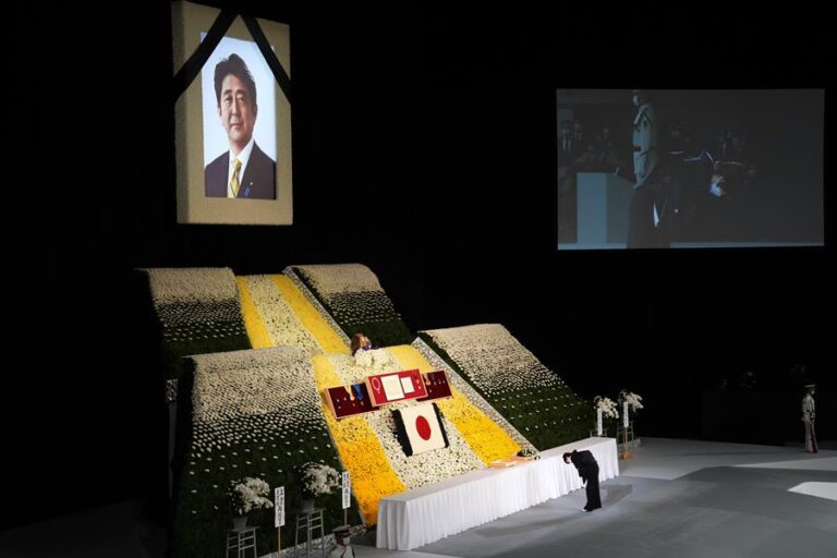 Un Japón dividido da su último adiós a Shinzo Abe, ex primer ministro que recibió un disparo mientras daba un discurso
