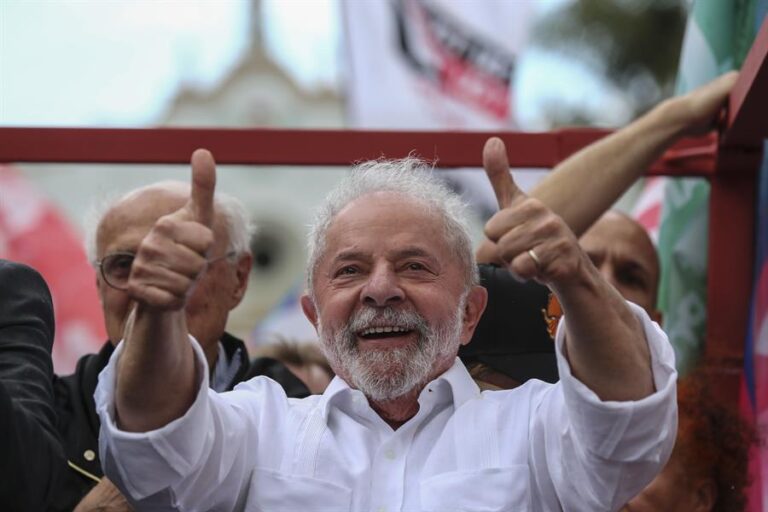Lula dice que está contra el aborto: 