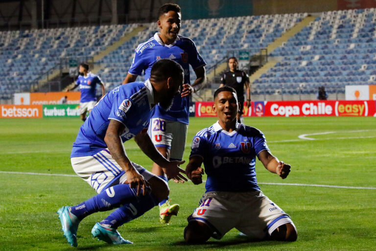La U se quedó con la controvertida llave ante Católica y selló su paso a las semifinales de Copa Chile