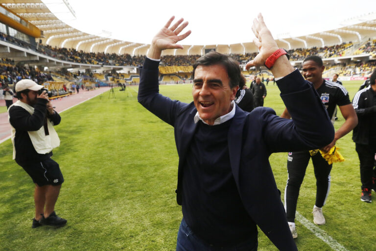 59 puntos y 17 partidos ganados: La campaña del Colo Colo de Quinteros que bajó la estrella 33