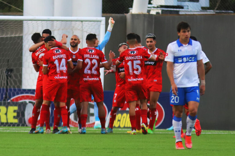 La Calera goleó a Católica que ve prácticamente imposible su clasificación a Copa Libertadores