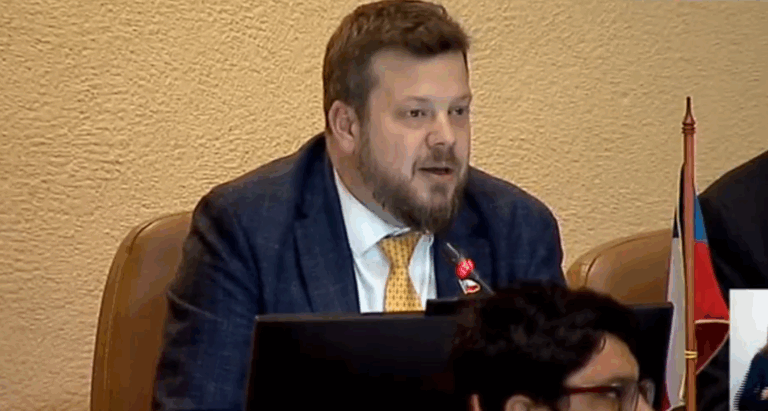 Kaiser pidió la palabra ante 