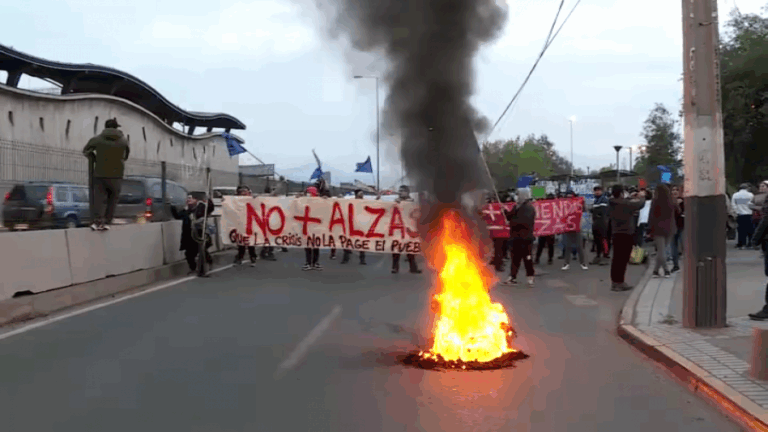 Protesta en Lo Hermida por alza de las viviendas: 