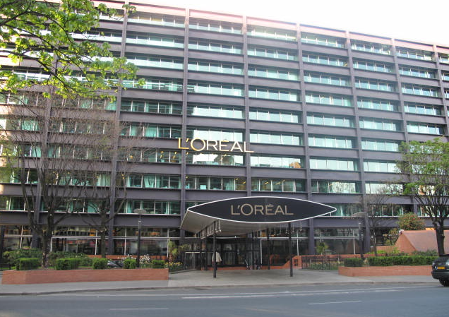 Mujer demanda a L'Oréal por causar 