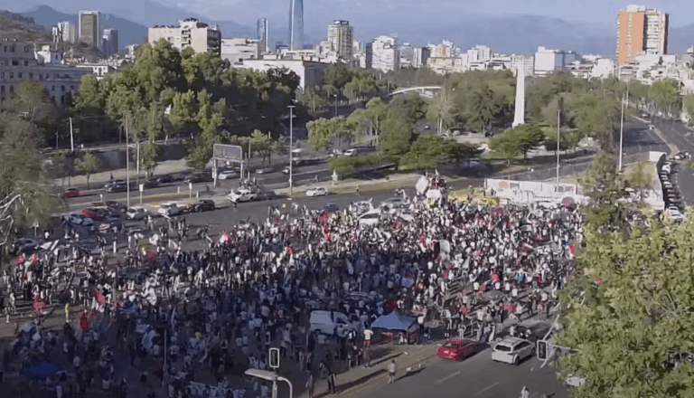 [EN VIVO] Hinchas de Colo Colo festejan el título en Plaza Italia