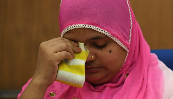 Sus violadores fueron condenados a cadena perpetua: Ahora son libres, y ella vive atemorizada