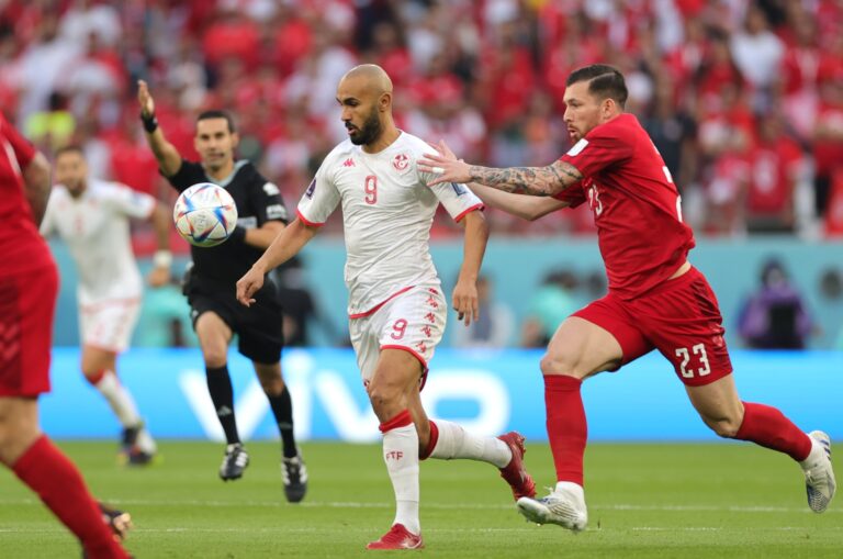 Agitado duelo en Qatar: Dinamarca y Túnez se estrenan sin goles en la primera fecha del Grupo D
