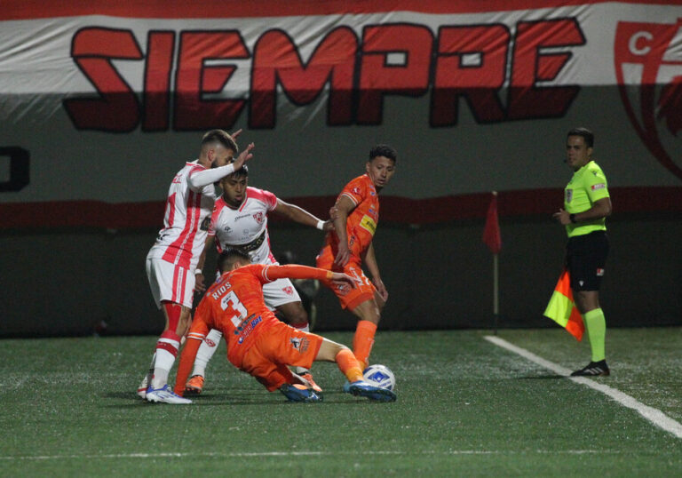 Ascenso se definirá en Calama: Copiapó y Cobreloa empataron la primera final de la Liguilla