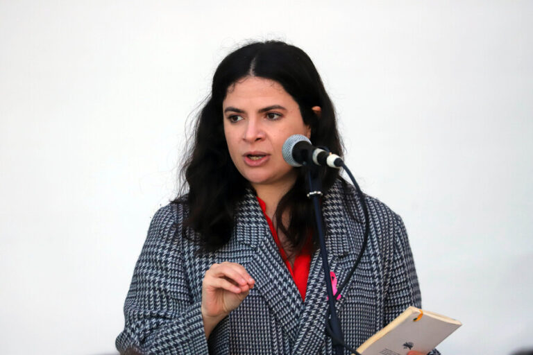 Ministra Orellana por indicaciones de la oposición al postnatal de emergencia: 