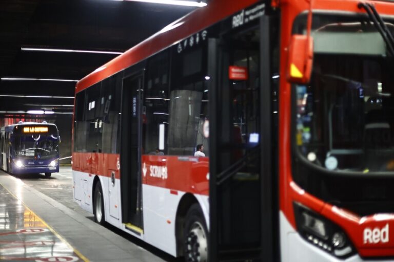 Metro con horario extendido y buses de refuerzo: Así funcionará el transporte público para la Teletón 2022