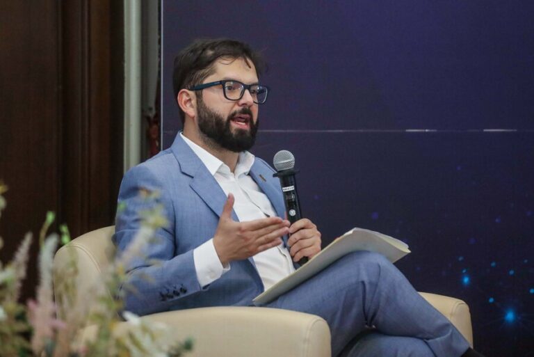 Boric por posible alza del transporte público: 