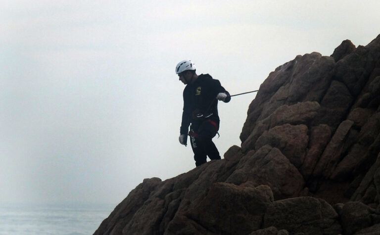 Menor de 11 años murió tras caer por un roquerío en Quintero