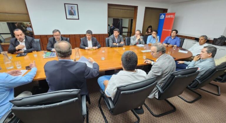 Congelar diésel por 120 días, nuevo umbral del Mepco y zonas de descanso: El acuedo firmado entre Gobierno y camioneros