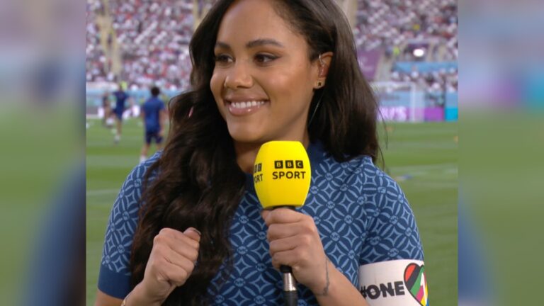 Ex jugadora inglesa desafió a la FIFA vistiendo brazalete 