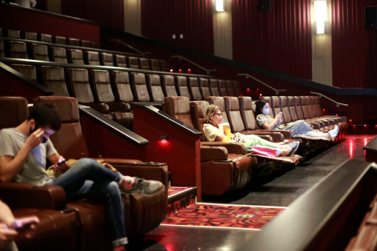 ¿Por qué pese al desconfinamiento el cine no repuntó en 2022?