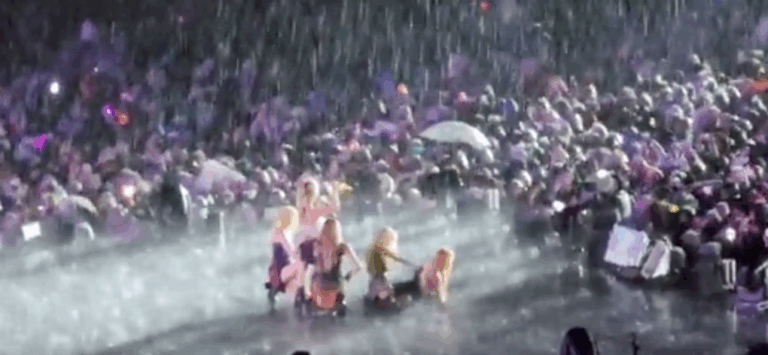 Cantante de Kpop sufrió accidente en pleno concierto por granizos en el escenario del Music Bank Chile