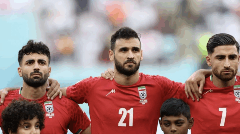 ¿Por qué la selección de Irán guardó silencio durante la entonación de su himno en Qatar?