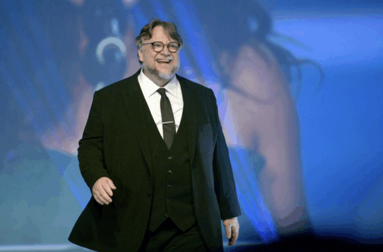 Guillermo del Toro ofreció pagar las estatuas de los Premios Ariel ante la grave crisis económica del organismo