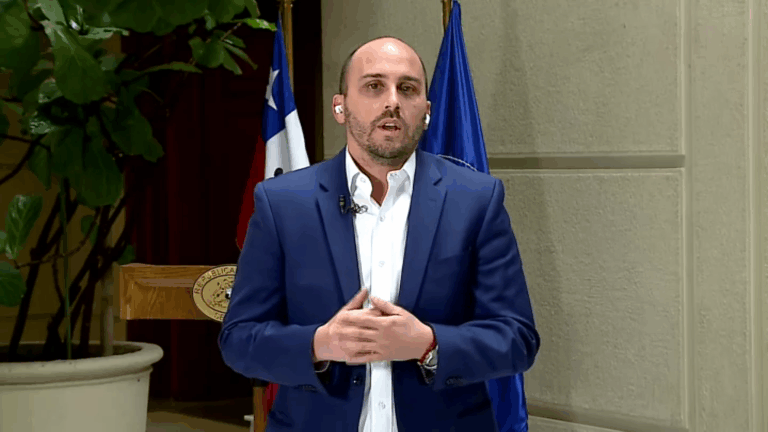 Longton por dichos de ministra Uriarte: 