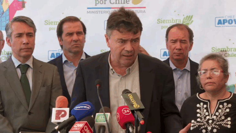 Ministro de Agricultura emplaza a camioneros en paro: 