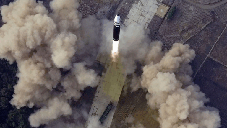 Falla una presunta prueba de un misil intercontinental de Corea del Norte, según Corea del Sur