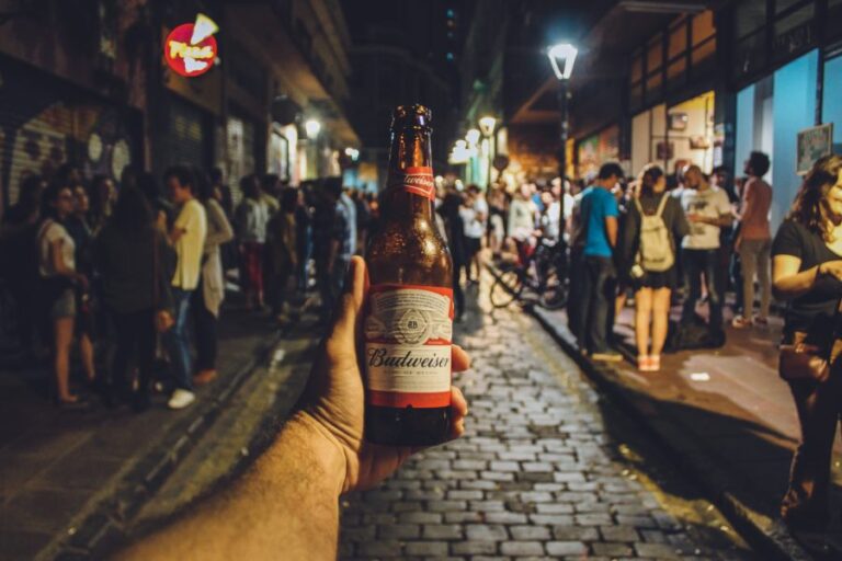 Esto es lo que hará Budweiser con toda la cerveza que no pudo vender en Qatar